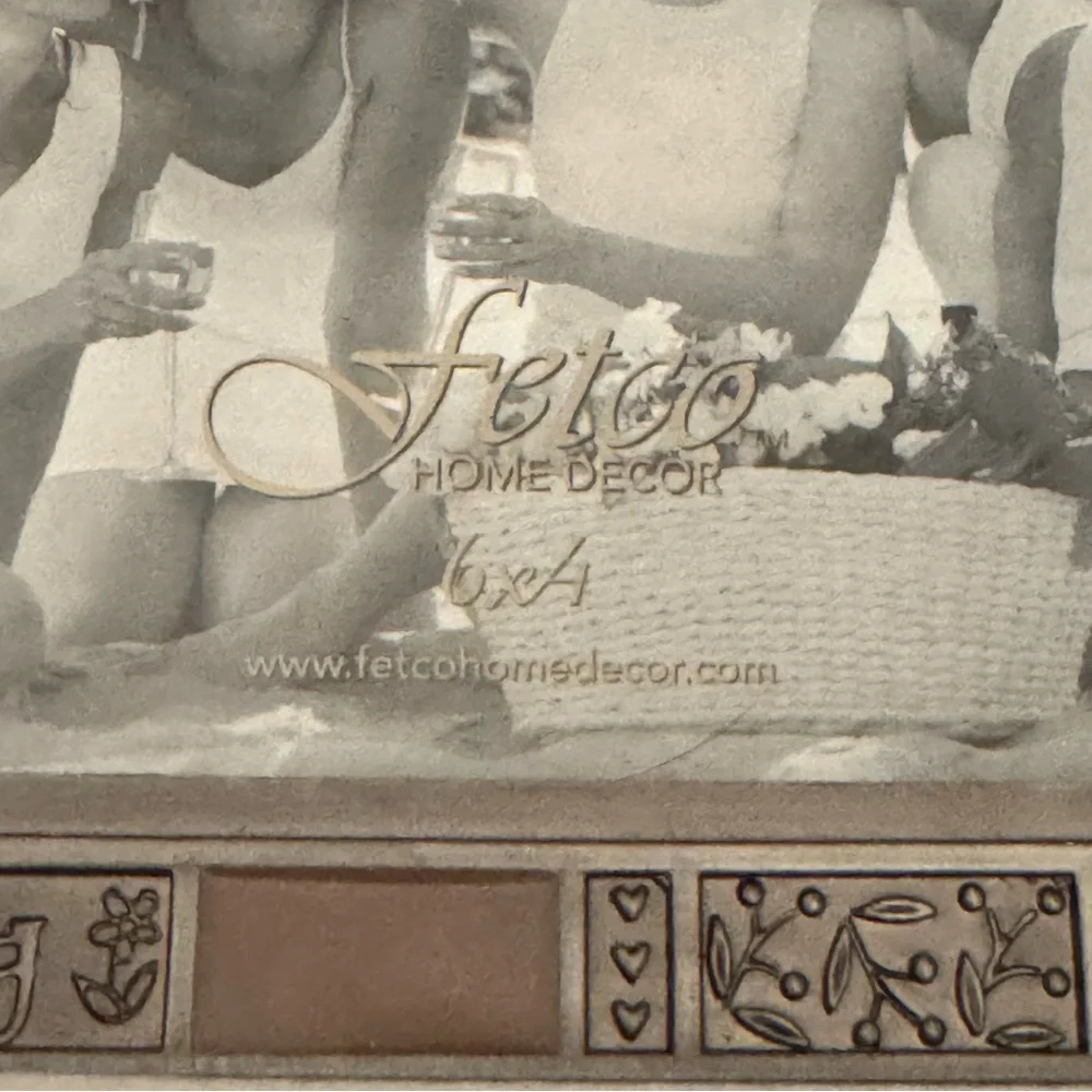 Fetco Home Decor Sisters 6x4‎ Metal Picture Frame Hearts NIB 2006